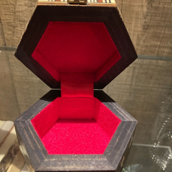 NWOT Wooden Box with Mother of Pearl Inlay - Picture 4 of 5